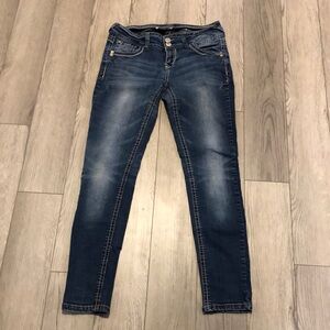 Junior size 7 jeans needs zipper repaired otherwise in good used condition